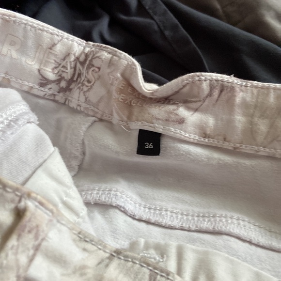 Reitman’s Women’s long floral pants. 36. - Picture 3 of 3